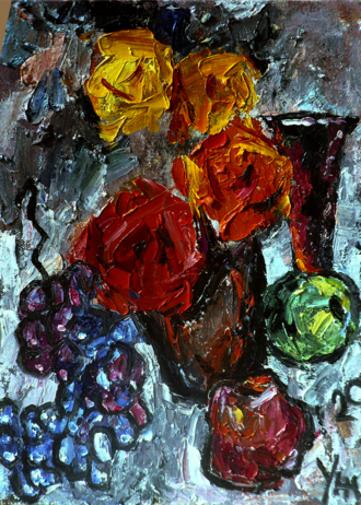 Цветы и зеленое яблоко.