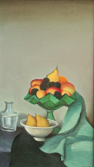 Фрукты в зелёной вазе.