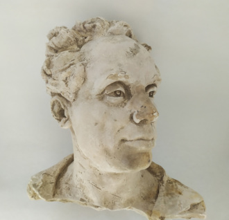 Скульптурный портрет Змитрока Бядули