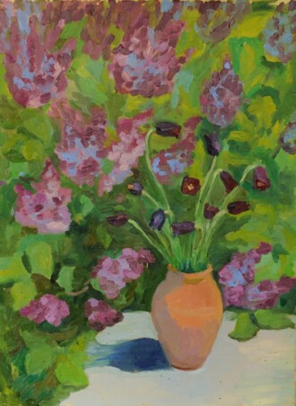 Колокольчики на фоне сирени