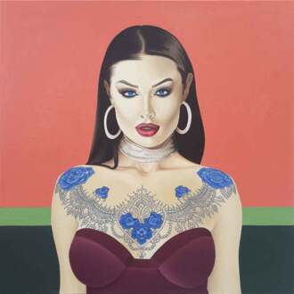 Девушка с татуировкой