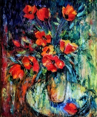 Цветы в вазе на круглом столе