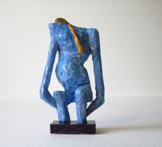 Фигура с большими руками