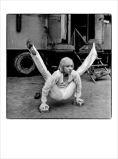 Артист шапито готовится к выступлению