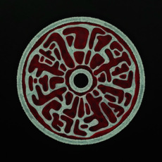 Инъекция (3) Красно-белая абстракция в виде виниловой пластинки