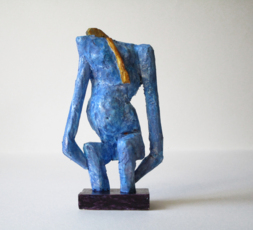 Фигура с большими руками