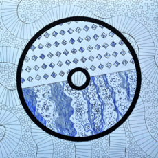 Разлив (1) Синий жидкий узор на белом фоне